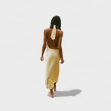 Gala - Vestido Halter de Satén Elegante