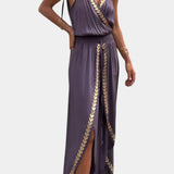 Lorena - Mono Elegante con Detalles Dorados