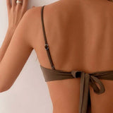 Beatriz - Bikini de Corte Alto con Detalles Dorados y Top Fruncido