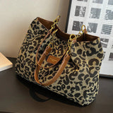 Leoparda - Bolsa con Estampado Selvático