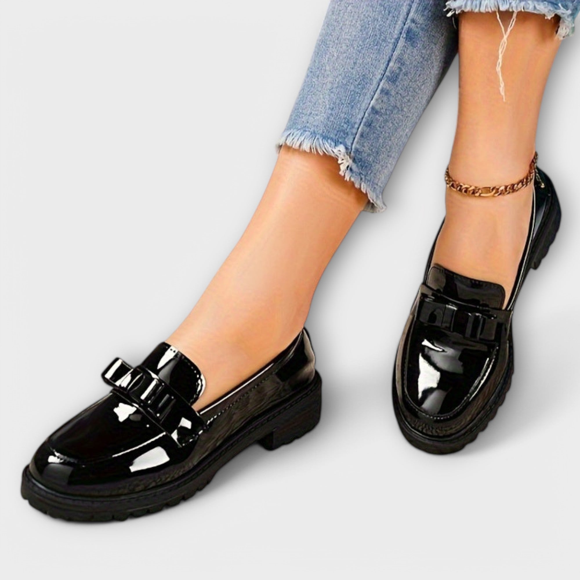 Mocasines Negros de Charol con Lazo para Sofía