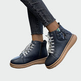 Botas ortopédicas de cuero de caña baja para la mujer moderna.