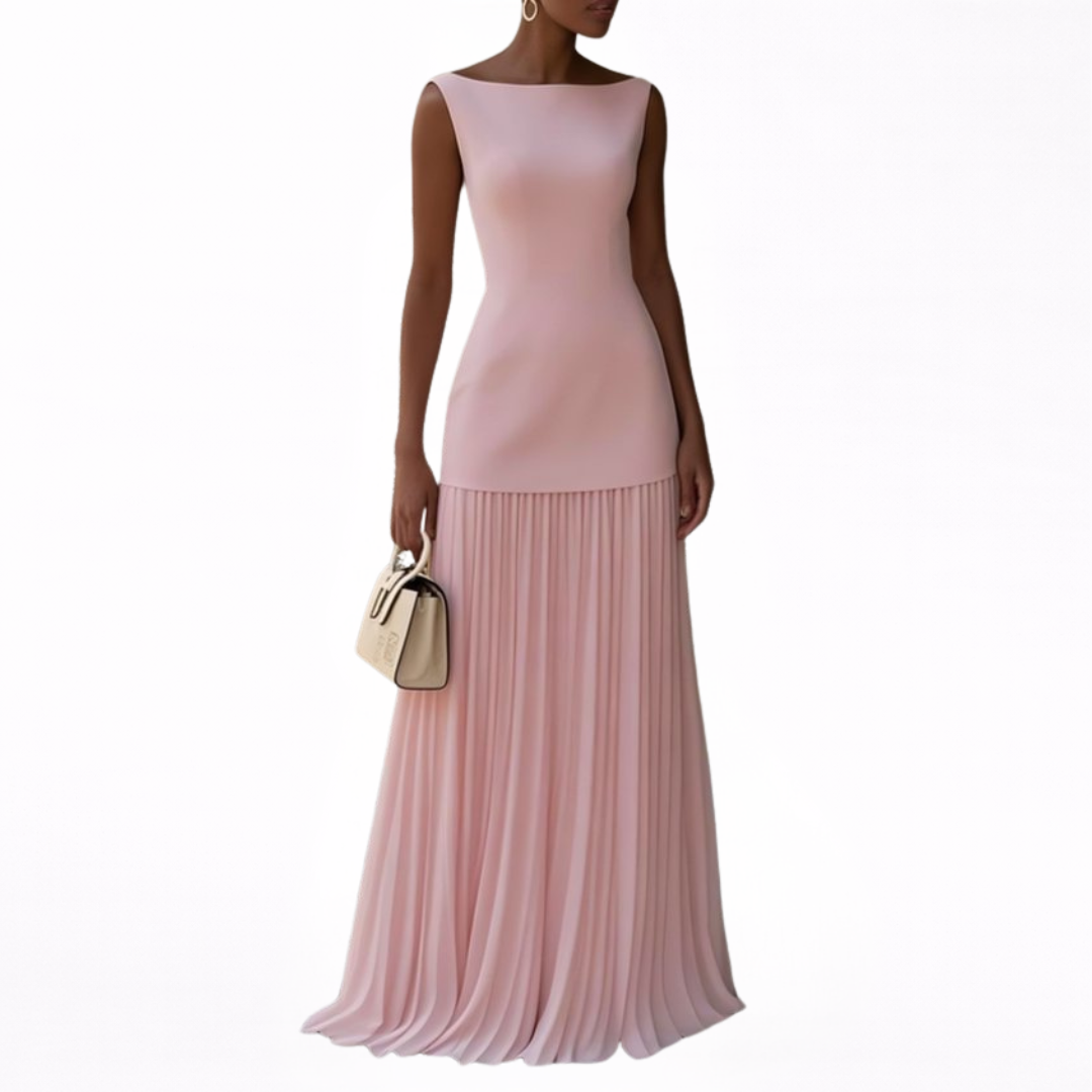 Noelia - Vestido Maxi Plisado en Crudo con Cuerpo Liso y Escote Barco