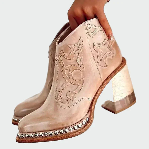 Botas de cuero bordadas para Valentina