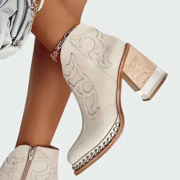 Botas de cuero bordadas para Valentina