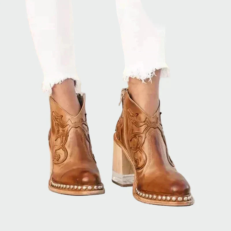 Botas de cuero bordadas para Valentina