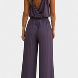 Lorena - Mono Elegante con Detalles Dorados