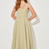 Amelia - Vestido Midi Atemporal