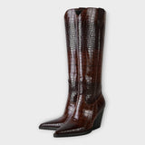 Botas con Diseño Croco y Tacón Elegante