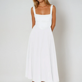 Lía - Vestido Midi Negro con Escote Cuadrado y Falda Evasé