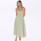 Lía - Vestido Midi Negro con Escote Cuadrado y Falda Evasé