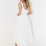 Lía - Vestido Midi Negro con Escote Cuadrado y Falda Evasé