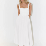 Lía - Vestido Midi Negro con Escote Cuadrado y Falda Evasé