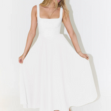 Lía - Vestido Midi Negro con Escote Cuadrado y Falda Evasé