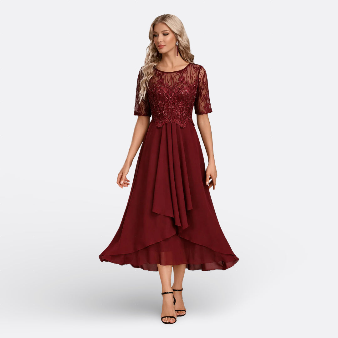 Mariana - Vestido de Encaje con Mangas Cortas y Elegancia Moderna