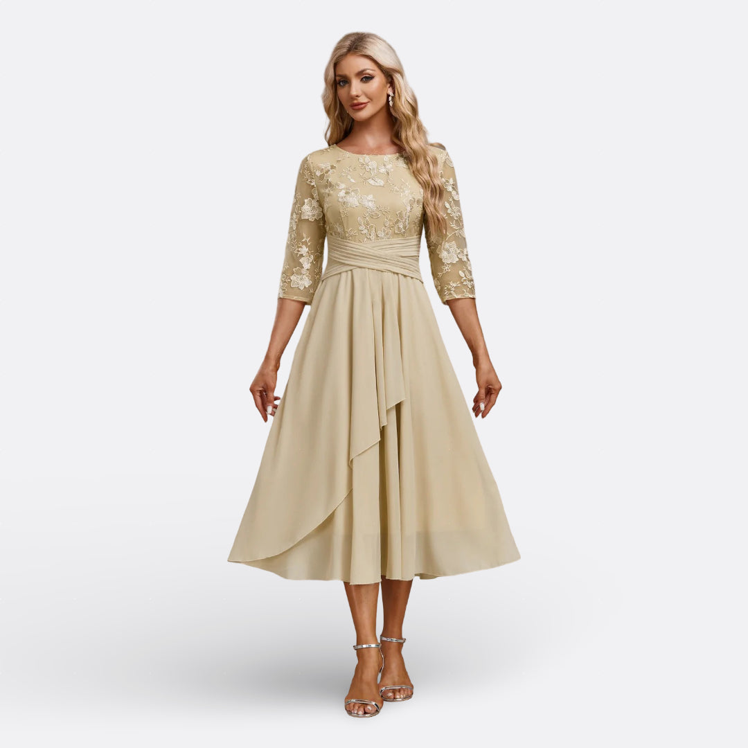 Mariana - Vestido de Encaje con Mangas Cortas y Elegancia Moderna