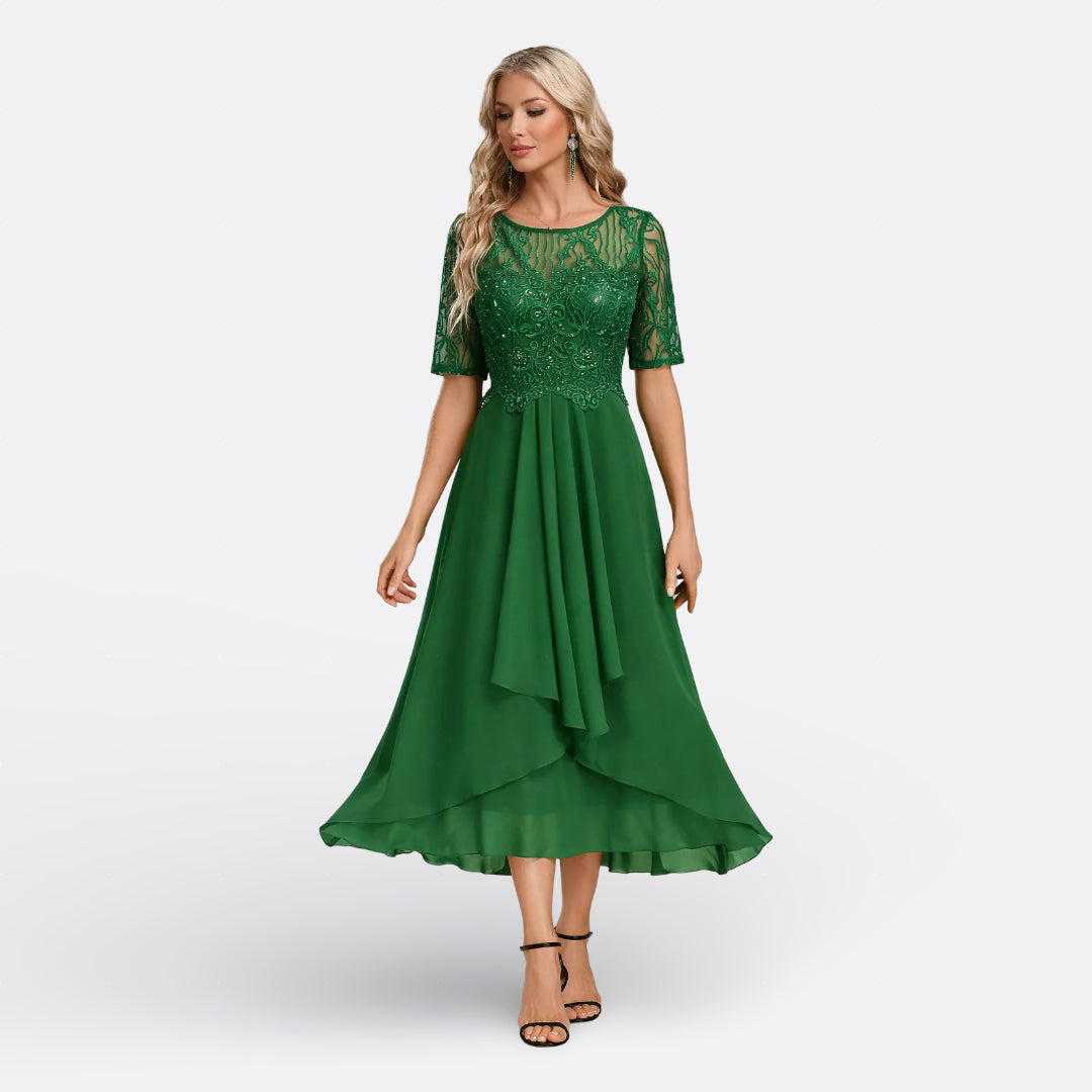 Mariana - Vestido de Encaje con Mangas Cortas y Elegancia Moderna