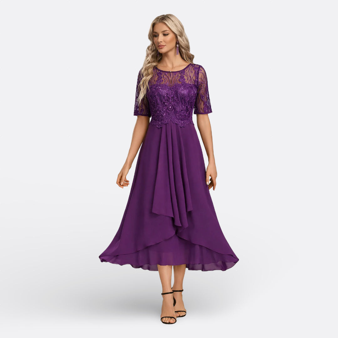 Mariana - Vestido de Encaje con Mangas Cortas y Elegancia Moderna