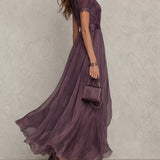Flavia - Vestido largo morado con escote elegante