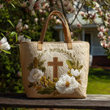 Bolso tote acolchado beige con cruz de madera y flores blancas bordadas