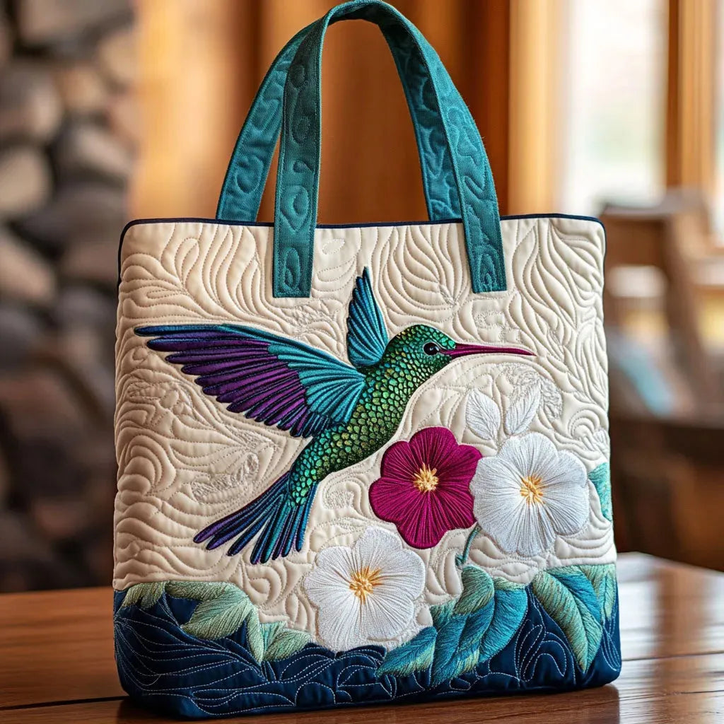 Bolso tote acolchado blanco y turquesa con colibrí esmeralda y flor fucsia