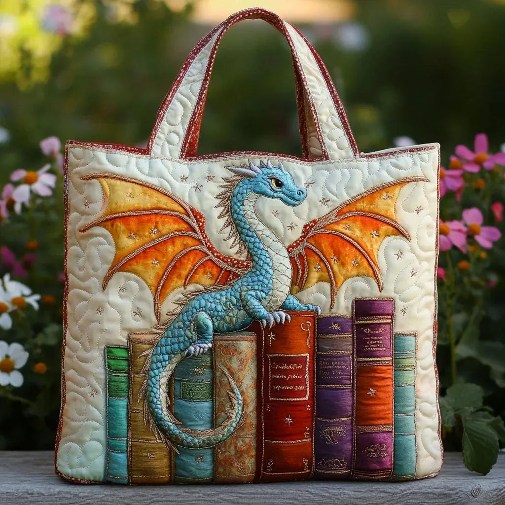 Bolso tote acolchado blanco con dragón azul de alas naranjas guardando libros
