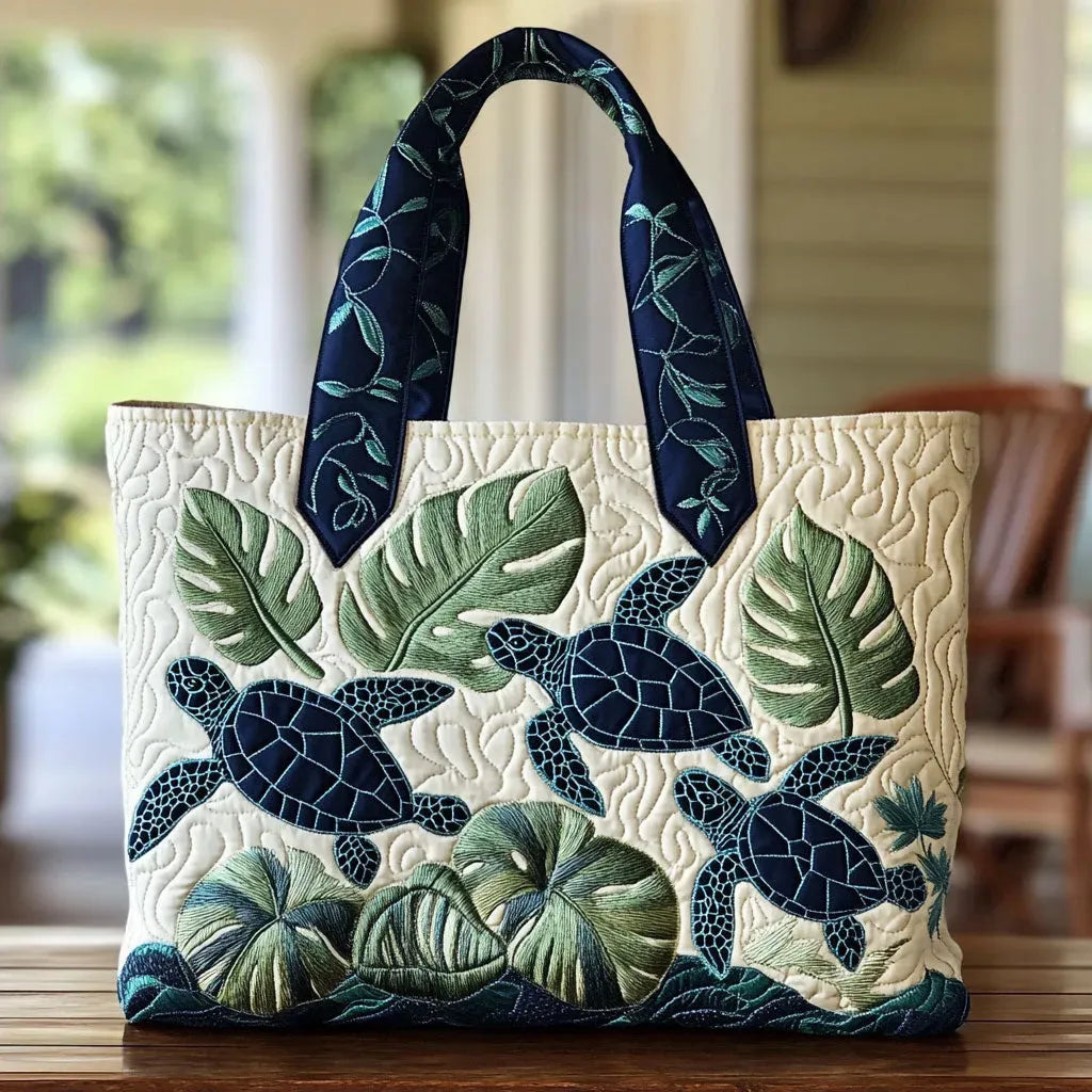 Bolso tote acolchado blanco con tortugas azul marino y hojas de monstera