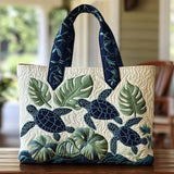 Bolso tote acolchado blanco con tortugas azul marino y hojas de monstera